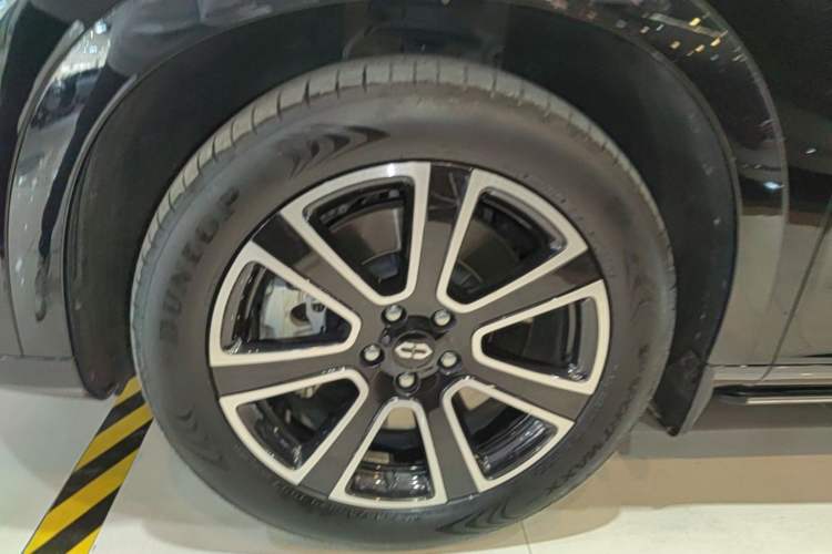 Used Hima AITO M7 2024 1.5T Intelligent Driving Rear-Drive Pro Version 5 Seats Left Front Wheel Hub