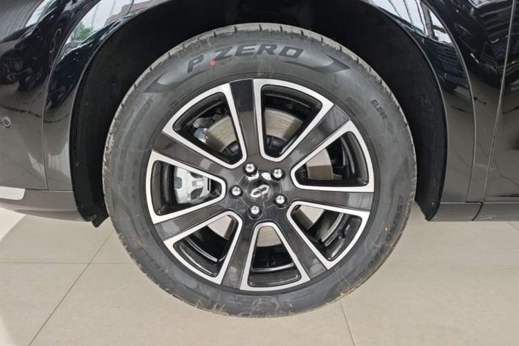 Used Hima AITO M7 2024 1.5T Intelligent Driving Rear-Drive Pro Version 5 Seats Left Front Wheel Hub
