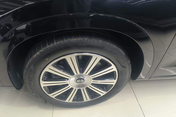 Used Hima AITO M7 2024 1.5T Intelligent Driving Rear-Drive Pro Version 5 Seats Left Front Wheel Hub