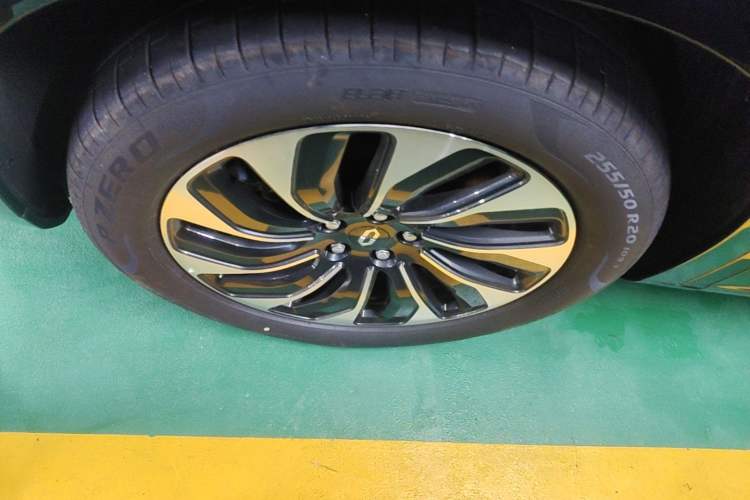 Used Hima AITO M7 2024 1.5T Rear-Drive Plus Version 5 Seats Left Front Wheel Hub