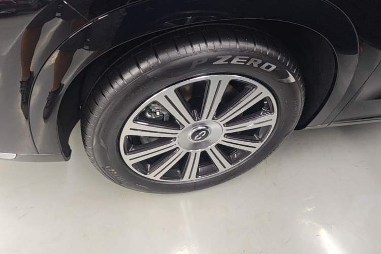 Used Hima AITO M7 2024 1.5T Intelligent Driving Rear-Drive Pro Version 5 Seats Left Front Wheel Hub