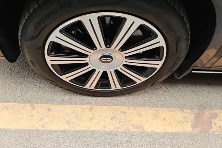 Used Hima AITO M7 2024 1.5T Intelligent Driving Rear-Drive Pro Version 5 Seats Left Front Wheel Hub
