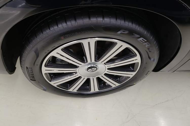 Used Hima AITO M7 2024 1.5T Intelligent Driving Rear-Drive Pro Version 5 Seats Left Front Wheel Hub