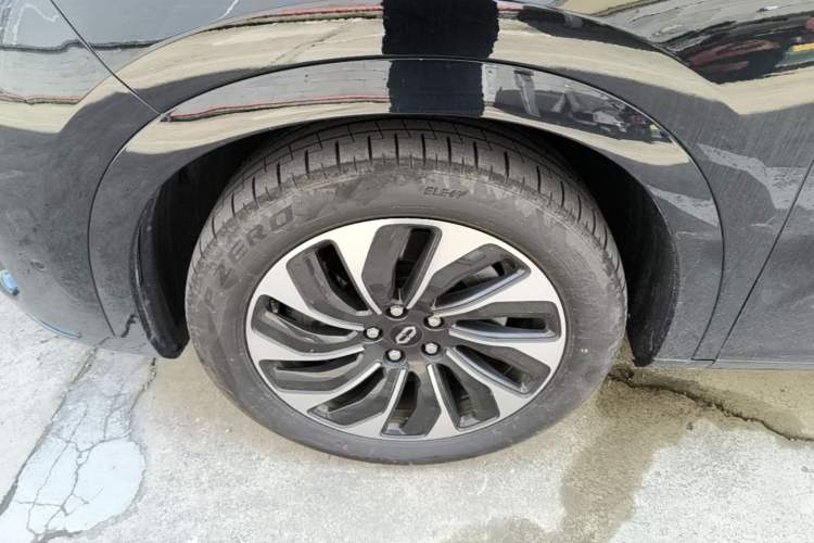 Used Hima AITO M7 2024 1.5T Rear-Drive Plus Version 5 Seats Left Front Wheel Hub