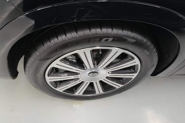 Used Hima AITO M7 2024 1.5T Intelligent Driving Rear-Drive Pro Version 5 Seats Left Front Wheel Hub