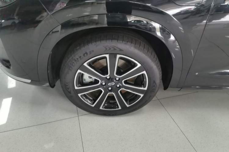 Used Hima AITO M7 2024 1.5T Intelligent Drive 4WD Ultra Version 5 Seats Left Front Wheel Hub