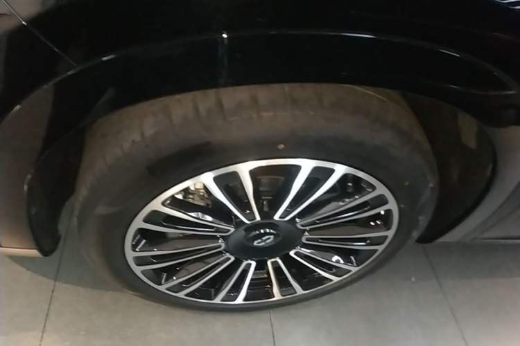 Used Hima AITO M7 2024 1.5T Intelligent Drive Rear-Drive Ultra Version 5 Seats Left Front Wheel Hub