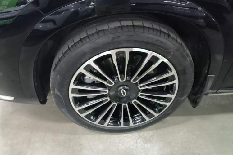 Used Hima AITO M7 2024 1.5T Intelligent Drive Rear-Drive Ultra Version 5 Seats Left Front Wheel Hub