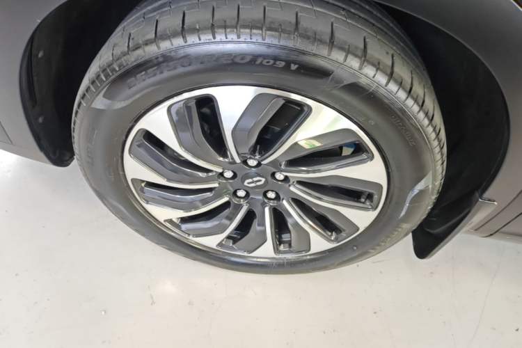Used Hima AITO M7 2024 1.5T Rear-Drive Plus Version 5 Seats Left Front Wheel Hub