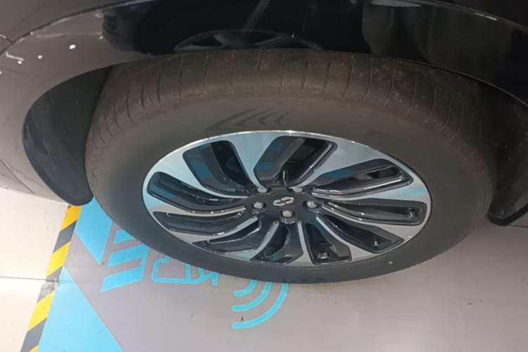 Used Hima AITO M7 2024 1.5T Four-Wheel Drive Plus Version 5 Seats Left Front Wheel Hub