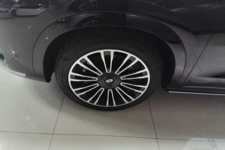 Used Hima AITO M7 2024 1.5T Intelligent Drive Rear-Drive Ultra Version 5 Seats Left Front Wheel Hub