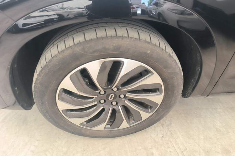 Used Hima AITO M7 2024 1.5T Rear-Drive Plus Version 5 Seats Left Front Wheel Hub