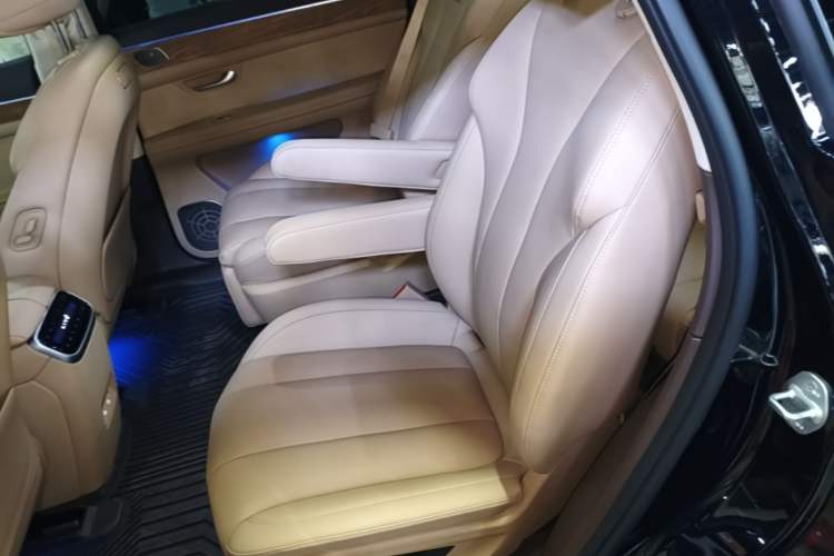 Used Hima AITO M7 2024 1.5T Intelligent Driving Rear-Drive Pro Version 6 Seats Left Rear Seat