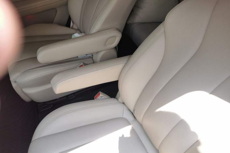 Used Hima AITO M7 2024 1.5T Intelligent Driving Rear-Drive Pro Version 6 Seats Left Rear Seat
