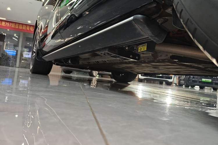 Used Hima AITO M7 2024 1.5T Rear-Drive Plus Version 5 Seats Left Side Sill