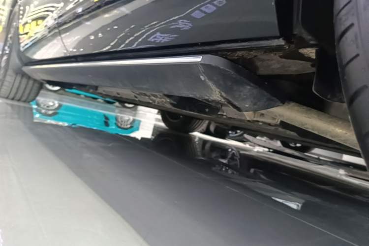 Used Hima AITO M7 2024 1.5T Rear-Drive Plus Version 5 Seats Left Side Sill