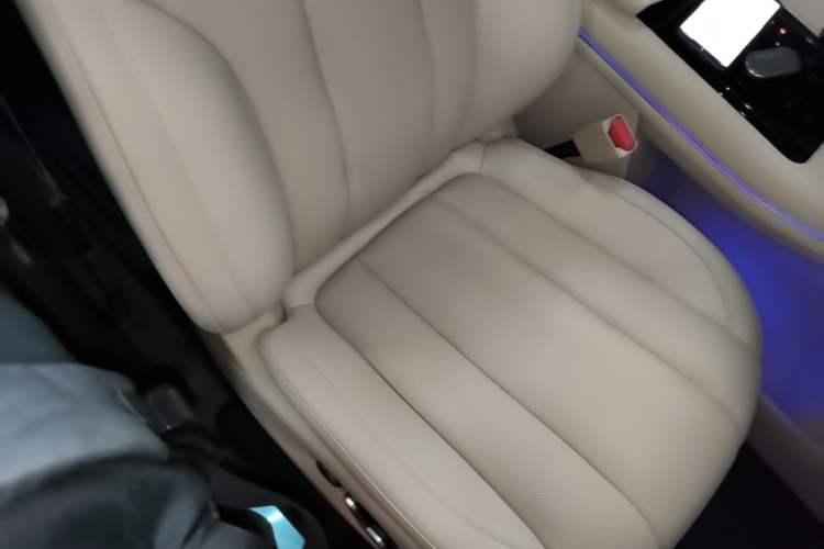 Used Hima AITO M7 2024 1.5T Intelligent Driving Rear-Drive Pro Version 5 Seats Right Front Seat