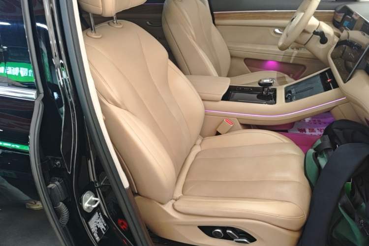 Used Hima AITO M7 2024 1.5T Rear-Drive Plus Version 5 Seats Right Front Seat