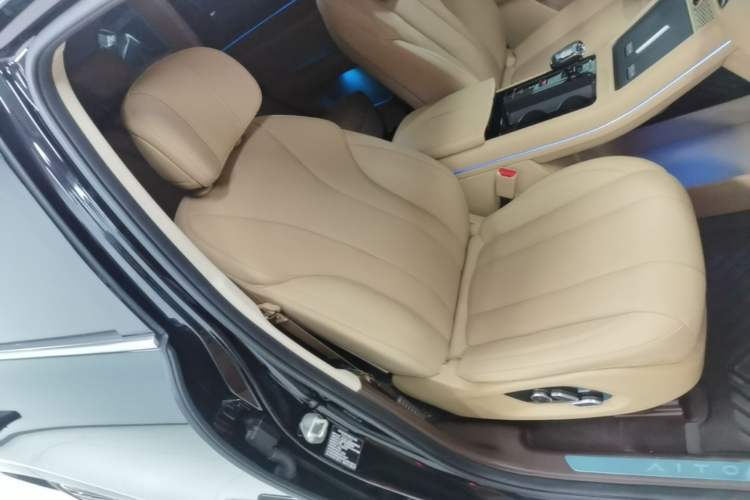 Used Hima AITO M7 2024 1.5T Intelligent Drive Rear-Drive Ultra Version 5 Seats Right Front Seat