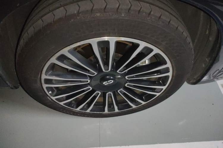 Used Hima AITO M7 2024 1.5T Intelligent Drive Rear-Drive Ultra Version 5 Seats Right Front Wheel Hub
