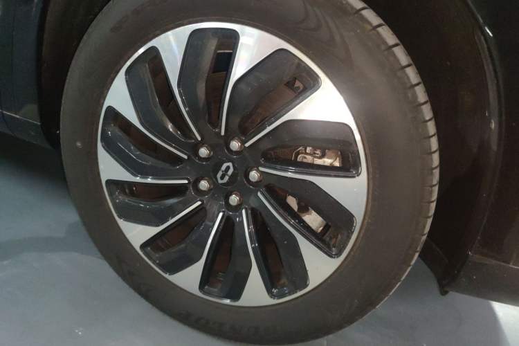 Used Hima AITO M7 2024 1.5T Intelligent Driving Rear-Drive Max Edition 5 Seats Right Front Wheel Hub