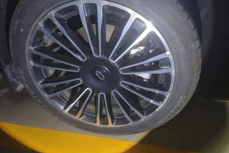 Used Hima AITO M7 2024 1.5T Intelligent Drive Rear-Drive Ultra Version 5 Seats Right Front Wheel Hub