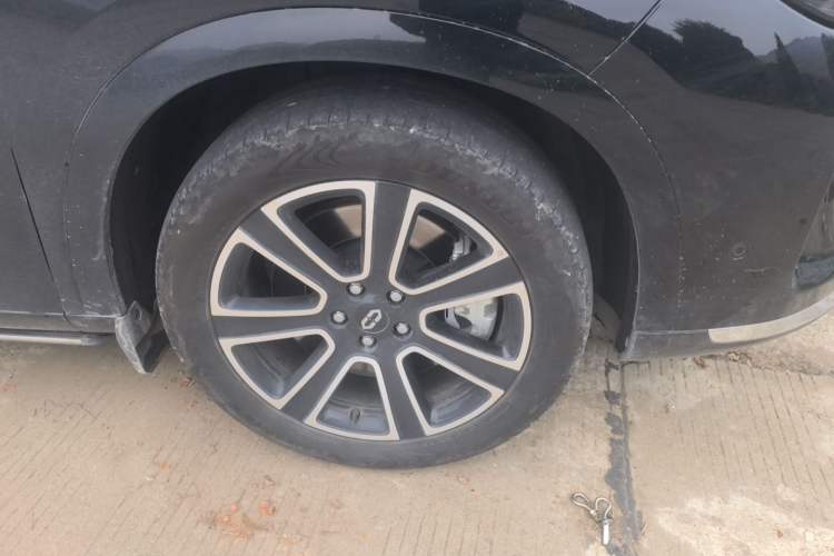 Used Hima AITO M7 2024 1.5T Intelligent Driving Rear-Drive Pro Version 6 Seats Right Front Wheel Hub
