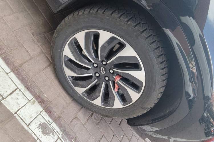 Used Hima AITO M7 2024 1.5T Intelligent Driving 4WD Max Edition 5 Seats Right Front Wheel Hub