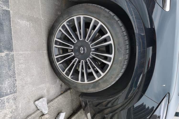 Used Hima AITO M7 2024 1.5T Intelligent Driving Rear-Drive Max Edition 5 Seats Right Front Wheel Hub
