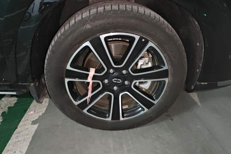 Used Hima AITO M7 2024 1.5T Intelligent Driving Rear-Drive Pro Version 5 Seats Right Front Wheel Hub
