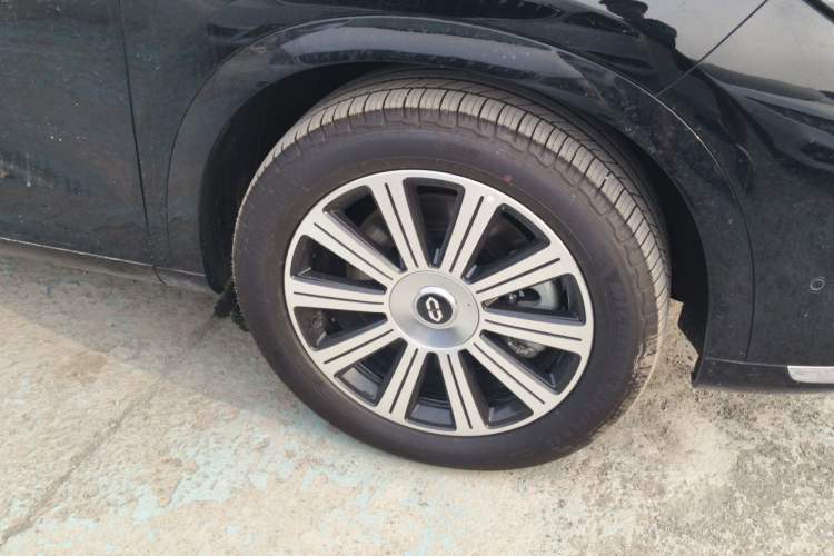Used Hima AITO M7 2024 1.5T Intelligent Driving Rear-Drive Pro Version 5 Seats Right Front Wheel Hub