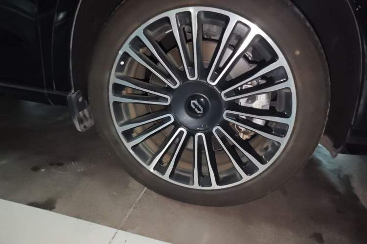 Used Hima AITO M7 2024 1.5T Intelligent Driving Rear-Drive Ultra Version 6 Seats Right Front Wheel Hub