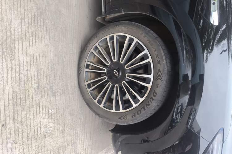 Used Hima AITO M7 2024 1.5T Intelligent Driving Rear-Drive Max Edition 5 Seats Right Front Wheel Hub
