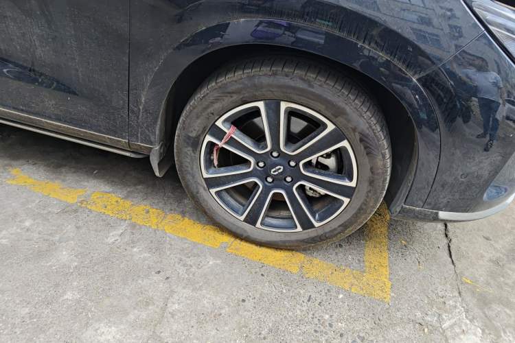 Used Hima AITO M7 2024 1.5T Intelligent Driving Rear-Drive Pro Version 6 Seats Right Front Wheel Hub