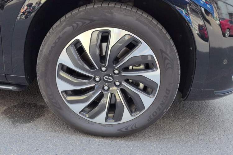 Used Hima AITO M7 2024 1.5T Rear-Drive Plus Version 5 Seats Right Front Wheel Hub