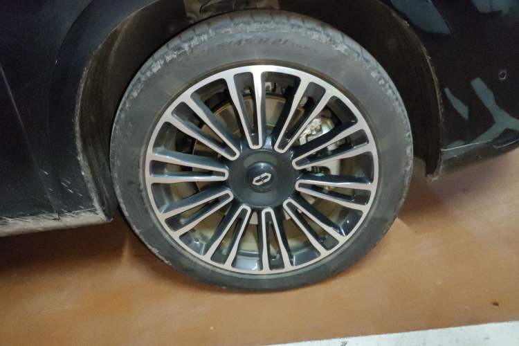 Used Hima AITO M7 2024 1.5T Rear-Drive Plus Version 5 Seats Right Front Wheel Hub