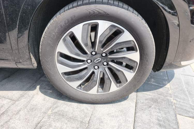Used Hima AITO M7 2024 1.5T Intelligent Driving Rear-Drive Max Edition 5 Seats Right Front Wheel Hub