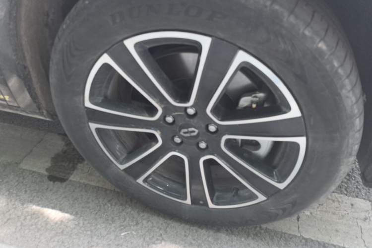 Used Hima AITO M7 2024 1.5T Intelligent Driving Rear-Drive Pro Version 6 Seats Right Front Wheel Hub