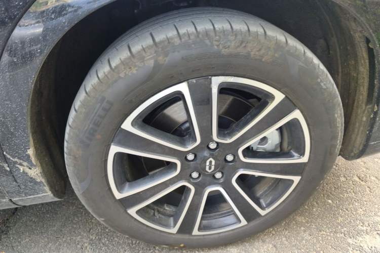 Used Hima AITO M7 2024 1.5T Intelligent Driving Rear-Drive Pro Version 5 Seats Right Front Wheel Hub