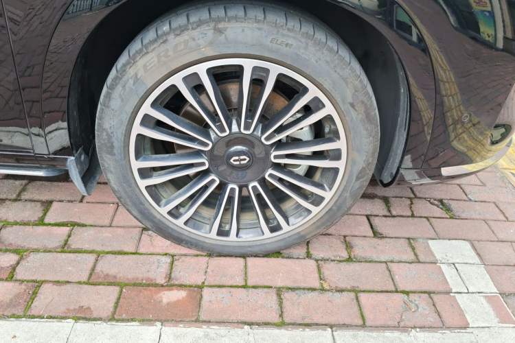 Used Hima AITO M7 2024 1.5T Intelligent Driving Rear-Drive Ultra Version 6 Seats Right Front Wheel Hub