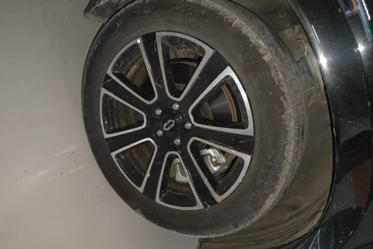 Used Hima AITO M7 2024 1.5T Intelligent Driving Rear-Drive Ultra Version 6 Seats Right Front Wheel Hub