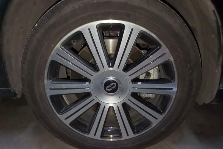 Used Hima AITO M7 2024 1.5T Intelligent Driving Rear-Drive Pro Version 5 Seats Right Front Wheel Hub