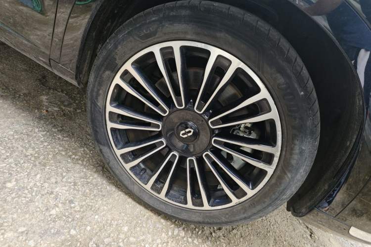 Used Hima AITO M7 2024 1.5T Intelligent Driving 4WD Ultra Version 6 Seats Right Front Wheel Hub