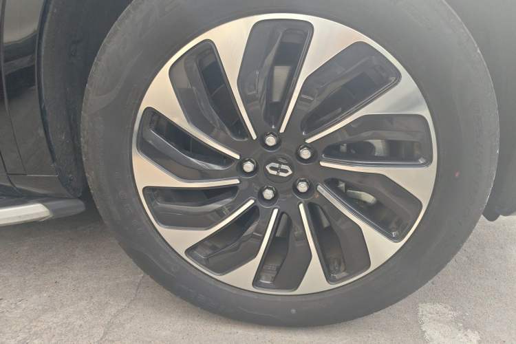 Used Hima AITO M7 2024 1.5T Rear-Drive Plus Version 5 Seats Right Front Wheel Hub