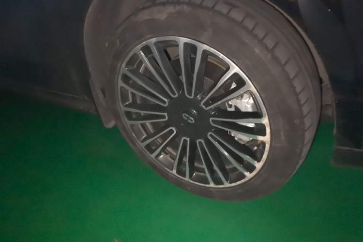 Used Hima AITO M7 2024 1.5T Intelligent Driving 4WD Max Edition 5 Seats Right Front Wheel Hub
