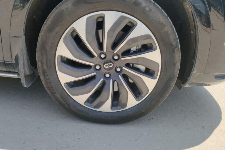 Used Hima AITO M7 2024 1.5T Rear-Drive Plus Version 5 Seats Right Front Wheel Hub