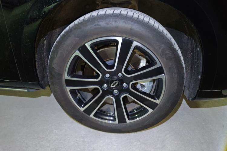 Used Hima AITO M7 2024 1.5T Intelligent Drive 4WD Ultra Version 5 Seats Right Front Wheel Hub