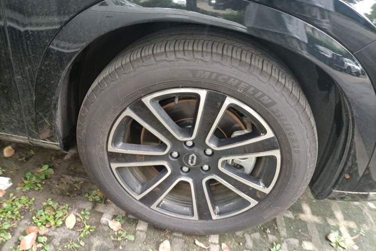 Used Hima AITO M7 2024 1.5T Intelligent Driving Rear-Drive Pro Version 5 Seats Right Front Wheel Hub