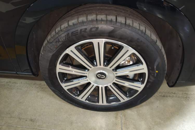 Used Hima AITO M7 2024 1.5T Intelligent Driving Rear-Drive Pro Version 5 Seats Right Front Wheel Hub