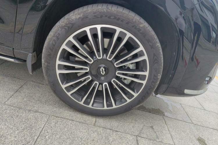 Used Hima AITO M7 2024 1.5T Intelligent Drive 4WD Ultra Version 5 Seats Right Front Wheel Hub